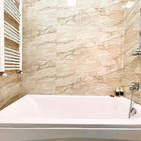 Address 9 - Palace Of Parliament Area